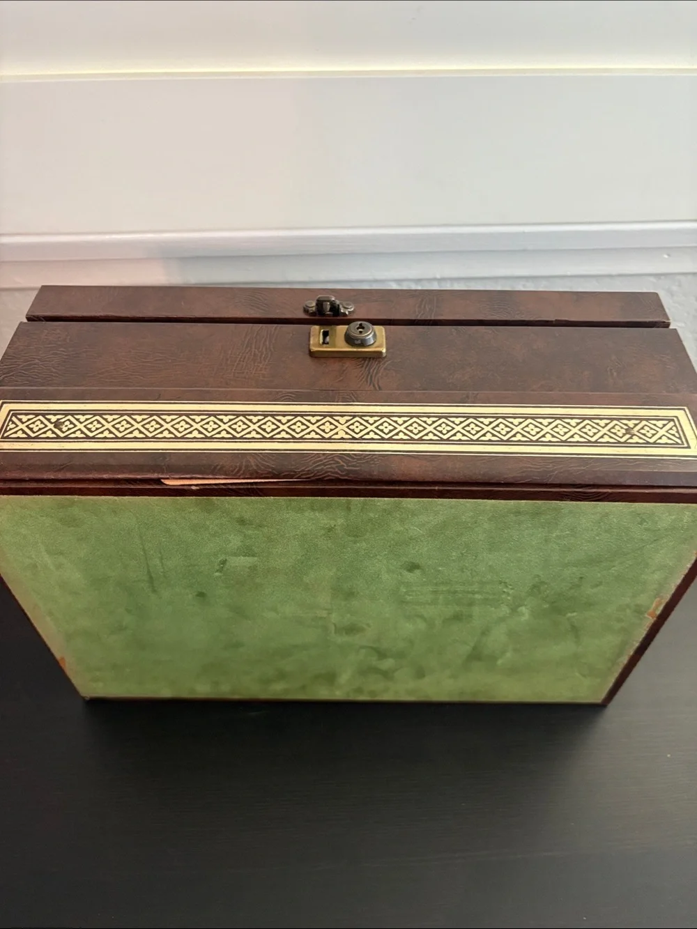 Mele Jewelry Box MCM Faux Wood Vintage KEY